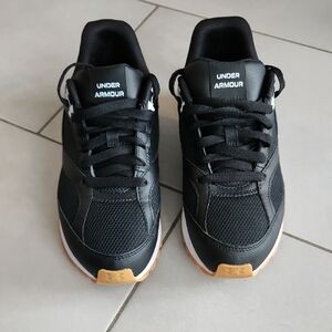 Like New- Under Armour Black and White Sneakers